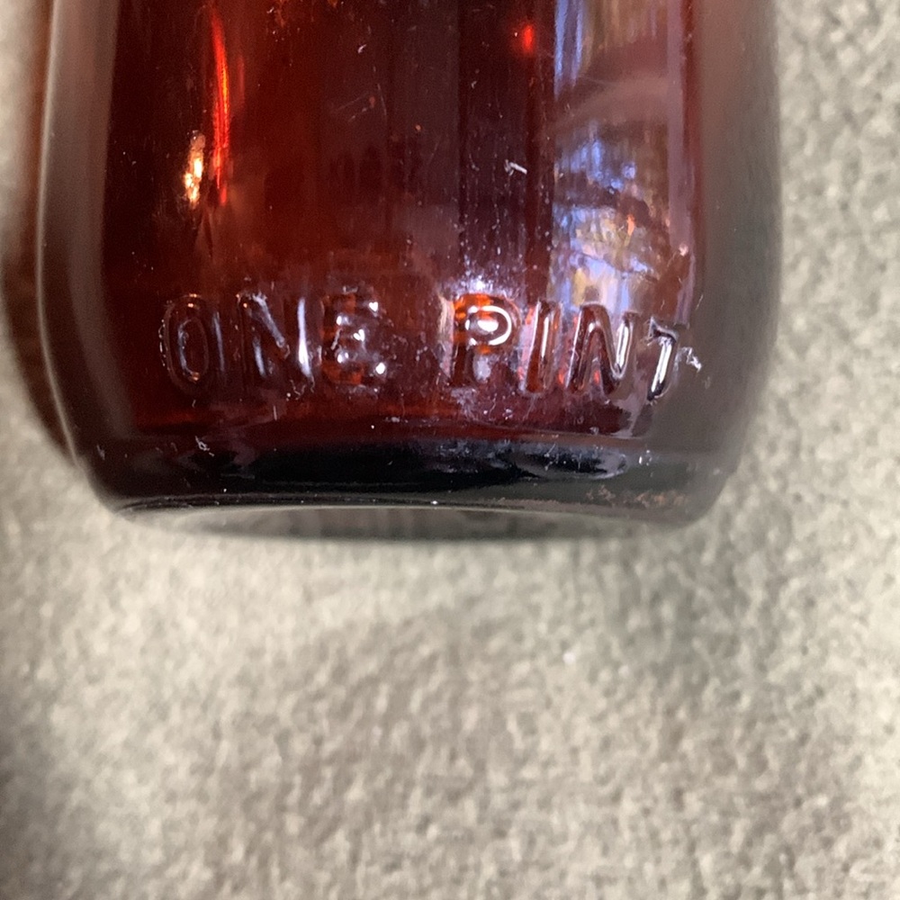 Vintage brown glass bottle. One pint. - Picture 4 of 8